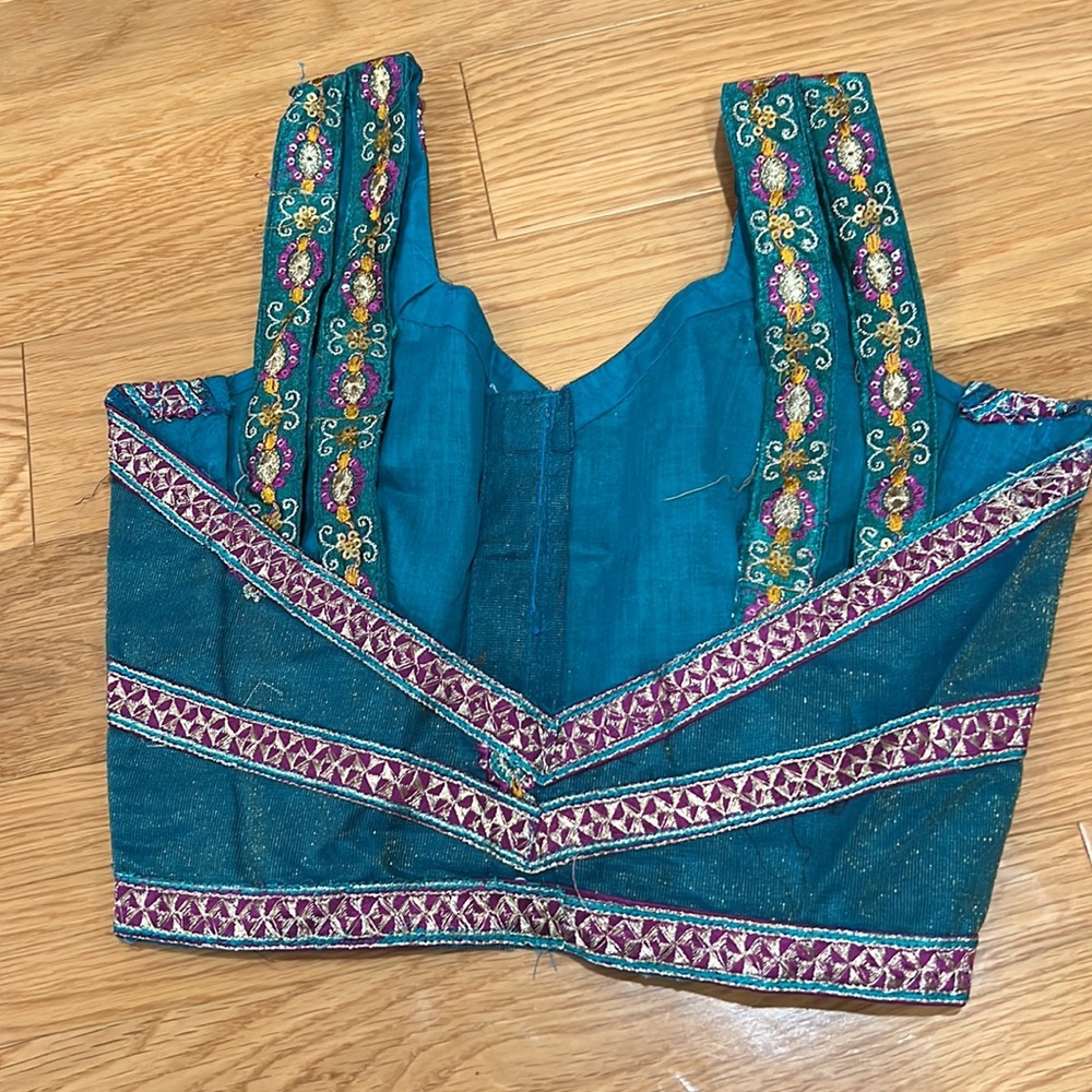 Indian Sari With Matching Blouse - image 3